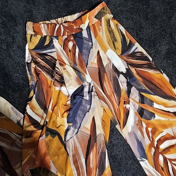 Windsor Leaf Print Wide Leg Pants - Picture 3 of 5